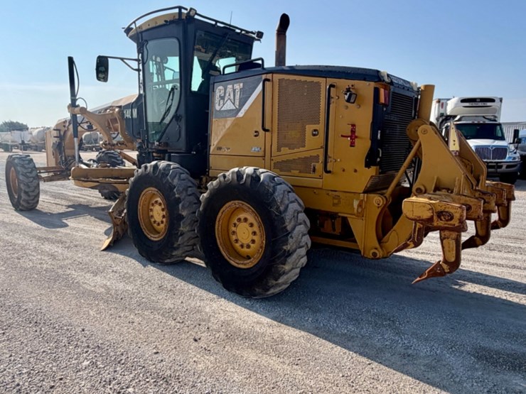 2011-caterpillar-140m-image-5