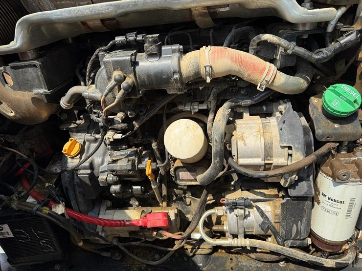 2023-bobcat-t770-image-15