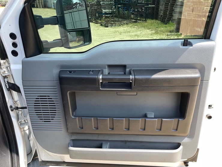 2015-ford-f550-image-28