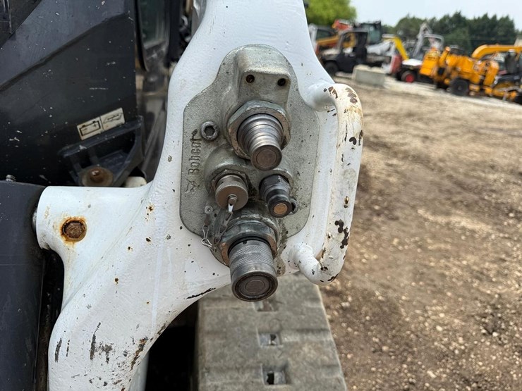 2020-bobcat-t76-image-11
