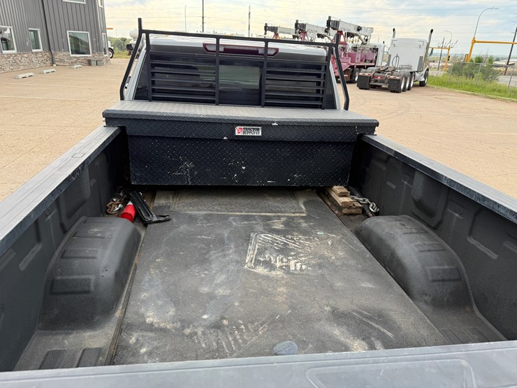 2021-chevrolet-silverado-2500hd-image-8