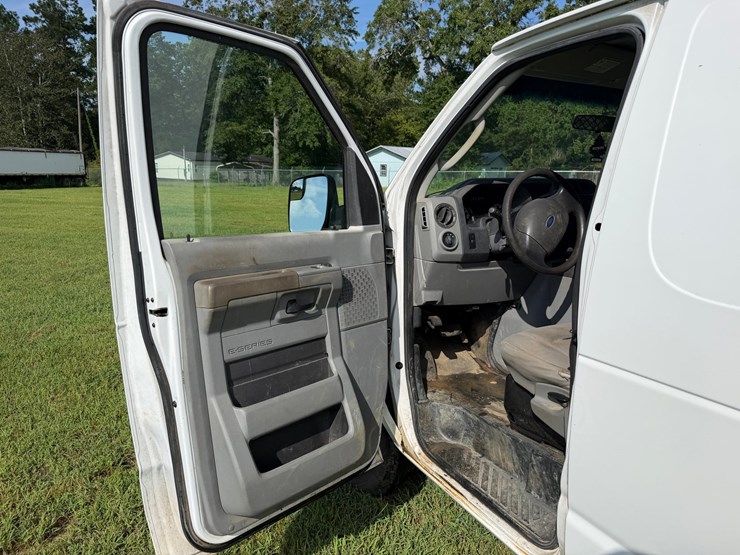 2012-ford-e150-image-9