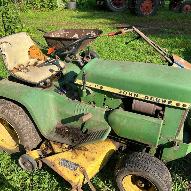 JOHN DEERE 112