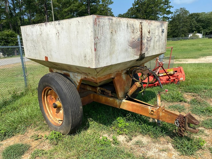 #140-•-hahn-s-9000-big-boy-fertilizer-spreader-image-1