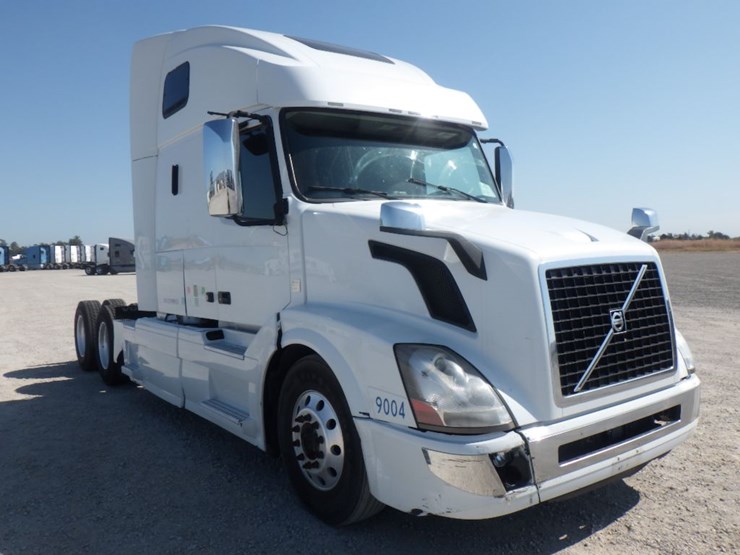 2018-volvo-vnl780-image-3