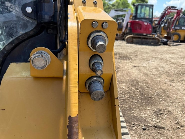 2023-caterpillar-259d3-image-11