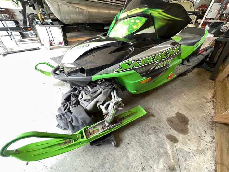 #5735-•-2004-artic-cat-snowmobile-image-4