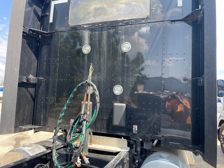 2019-kenworth-t680-image-8