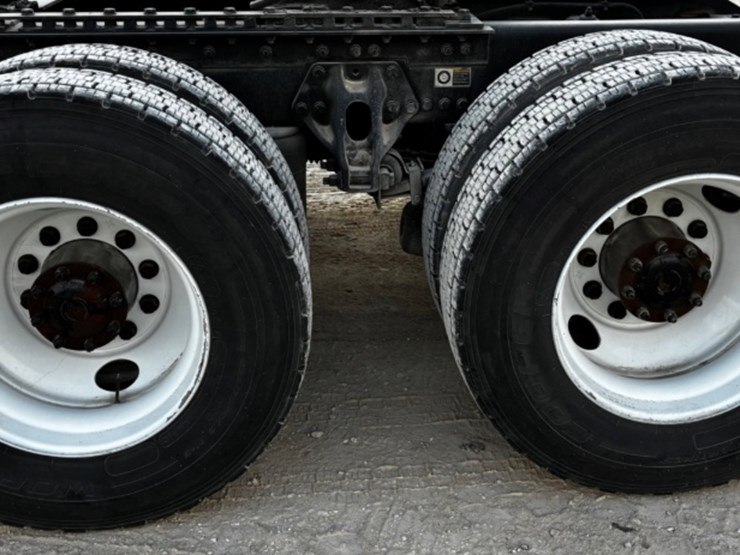 2019-kenworth-t680-image-13