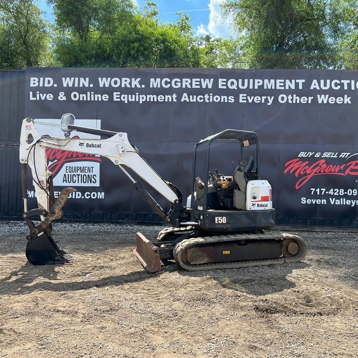 2015 BOBCAT E50