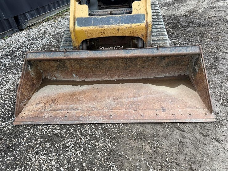 2004-caterpillar-247b-image-9