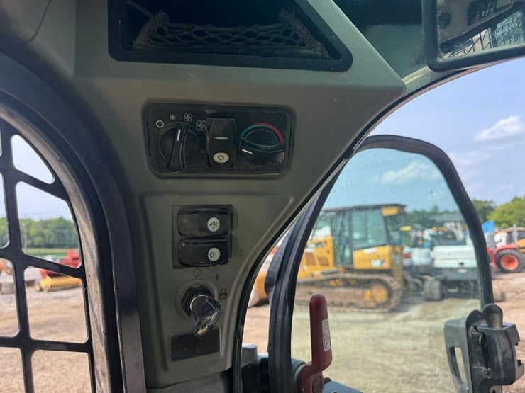 2016-caterpillar-259d-image-29