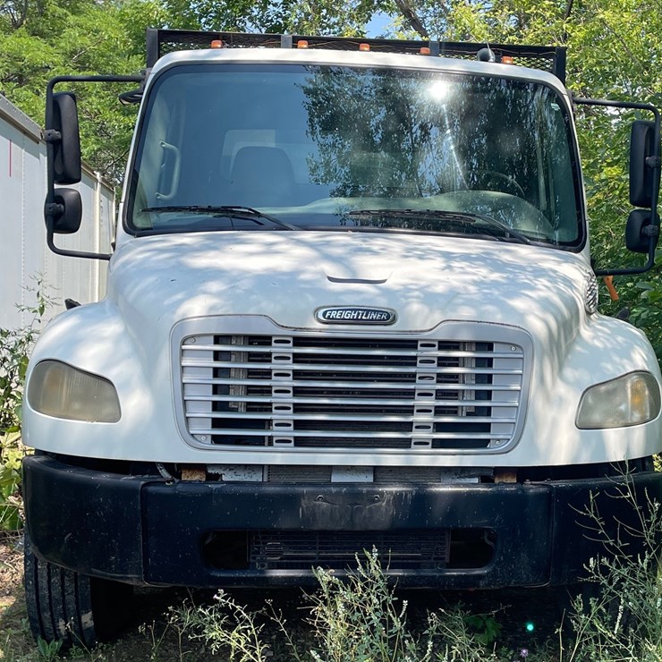 #4871 • 2005 Freightliner Business Class M2(WI Title)