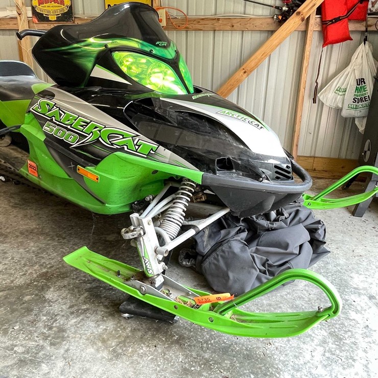 #5735 • 2004 Artic Cat Snowmobile