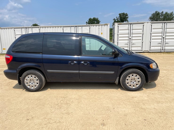 2006-chrysler-town-&-country-image-4