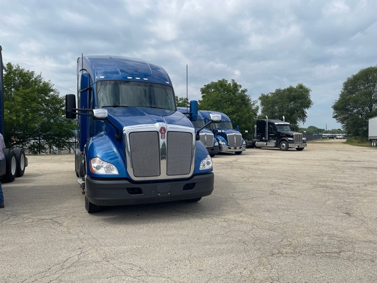 2022-kenworth-t680-image-2