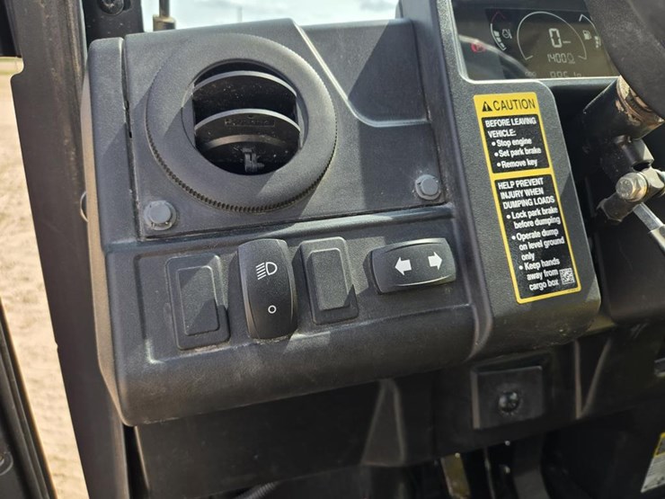 2018-john-deere-gator-xuv-835m-image-21