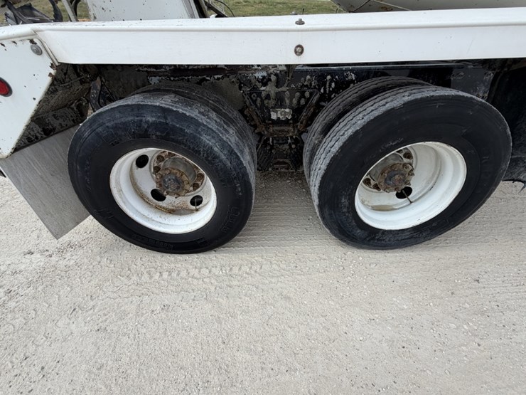 2022-western-star-4700-image-15