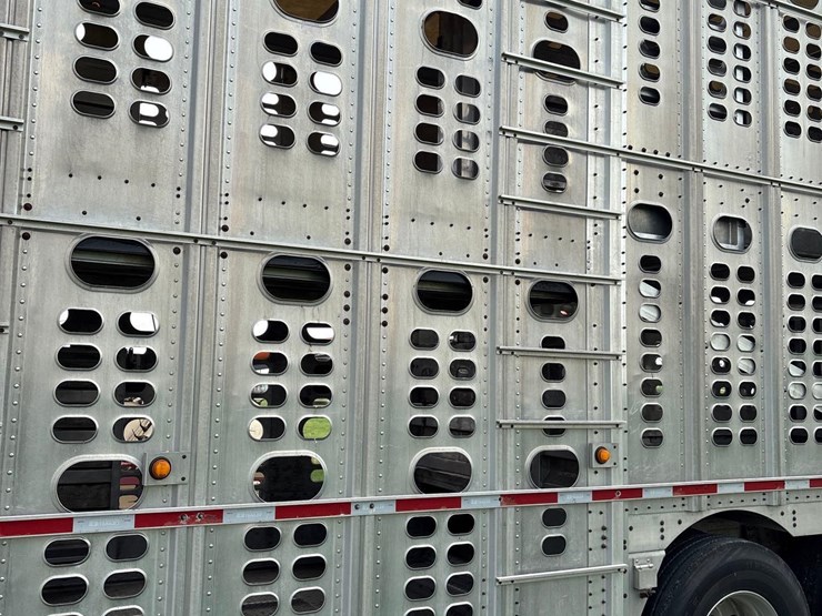 2014-wilson-livestock-trailer-image-51