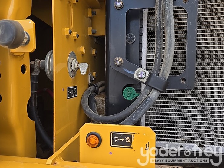 2019-caterpillar-336-image-36