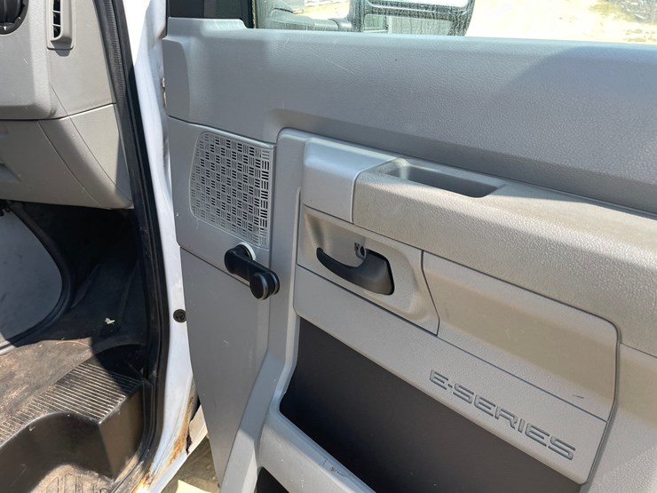 2009-ford-e350-image-46