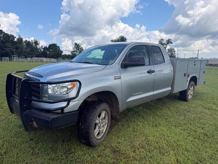 2008-toyota-tundra-image-1