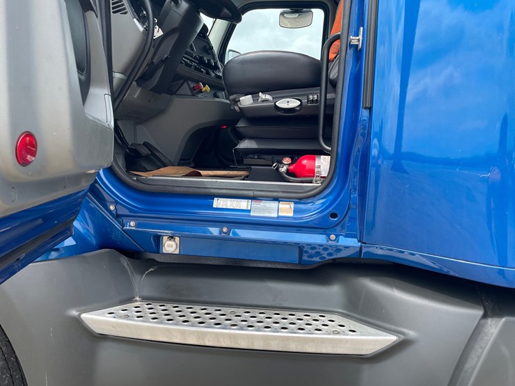 2020-kenworth-t680-image-26