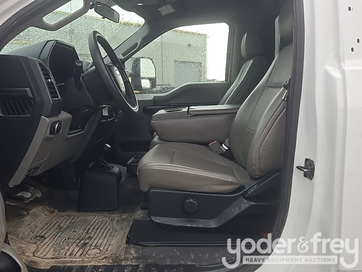 2017-ford-f550-image-33