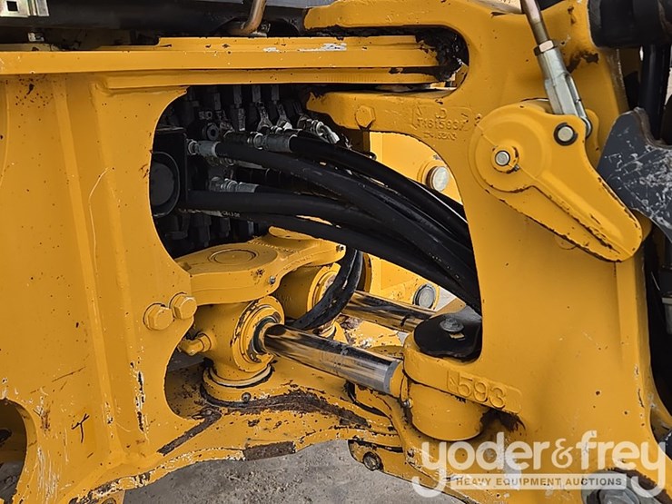 2014-deere-310sk-image-30