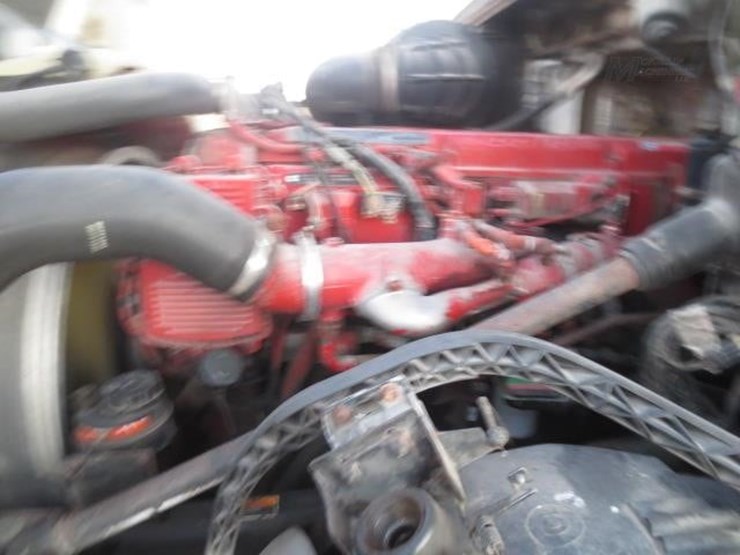 2008-volvo-vnl42t300-image-12
