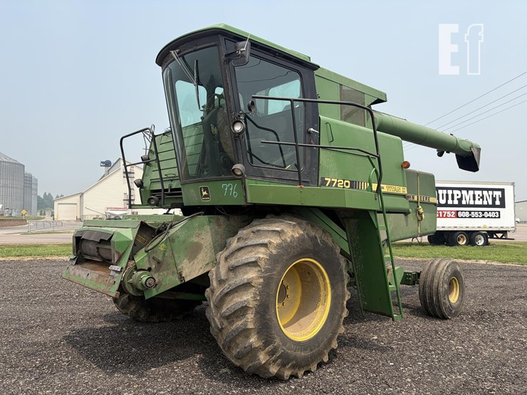 1985-john-deere-7720-titan-ii-image-1