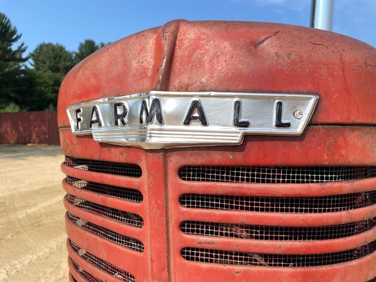 #300-•-1951-farmall-m-tractor-image-9