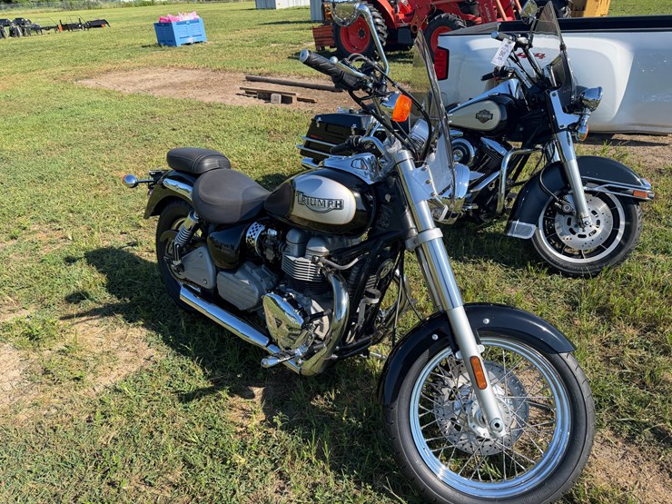 #108-•-2002-triumph-americain-motorcycle-image-4