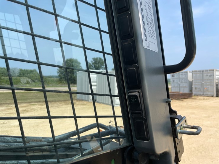 2016-new-holland-c227-image-37