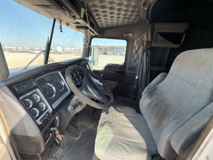 2013-kenworth-t660-image-10