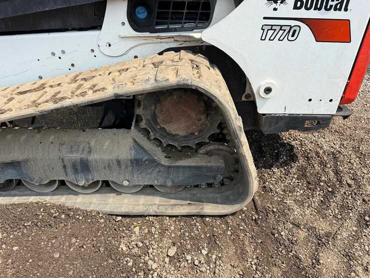 2020-bobcat-t770-image-18