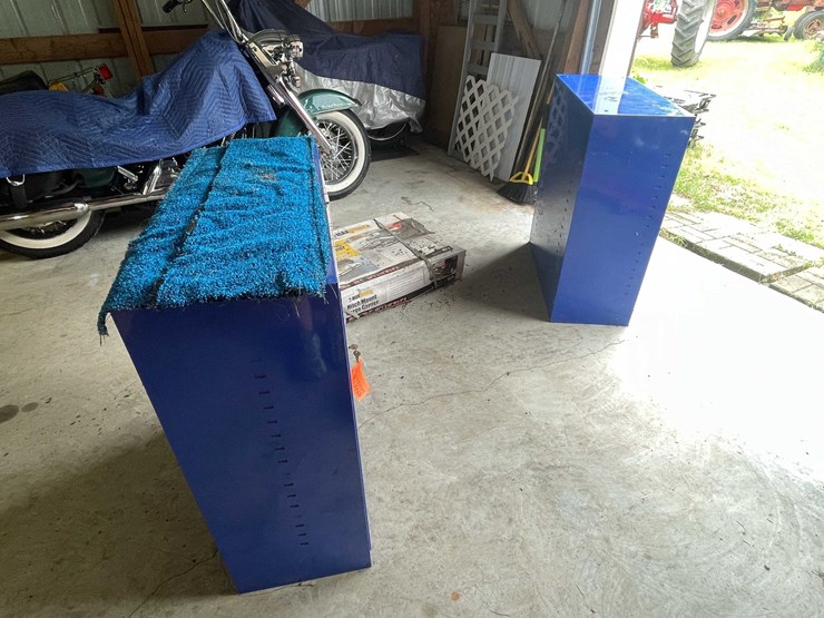 #5742-•-(2)-metal-shop-cabinet-image-2