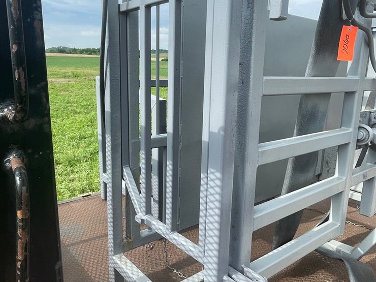 #303-•-tidenberg-heavy-duty-lay-down-cattle-chute-image-15