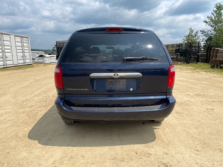 2006-chrysler-town-&-country-image-6