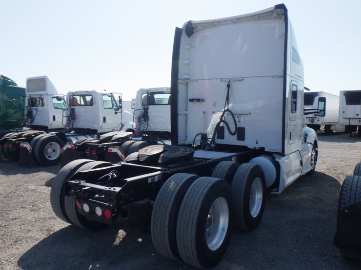 2017-kenworth-t680-image-10