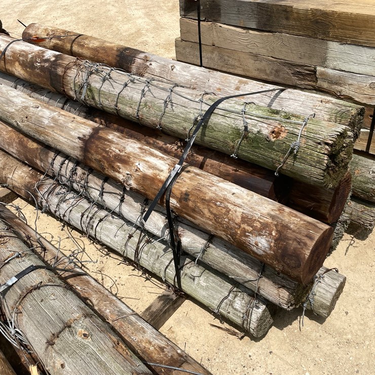 #3613 • Bundle of Used Round Posts