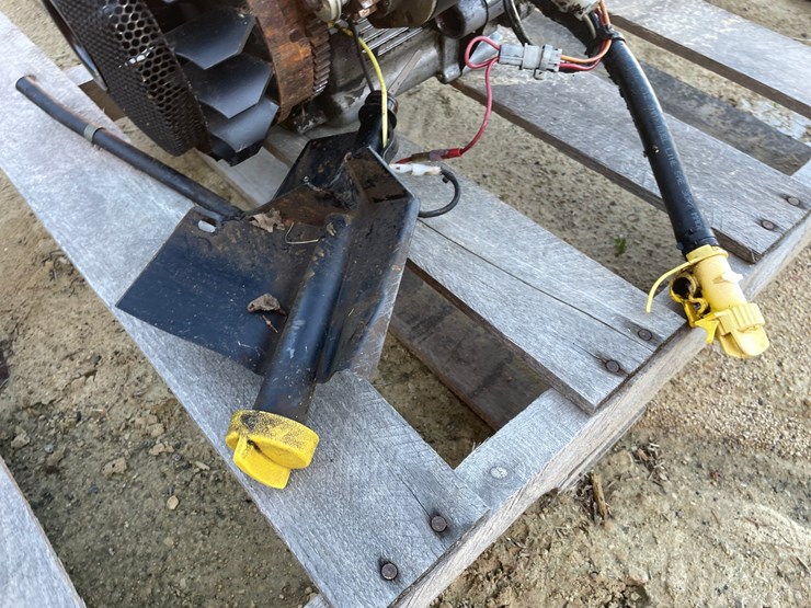 #3588-•-motor-off-of-a-dr-brush-mower-image-10