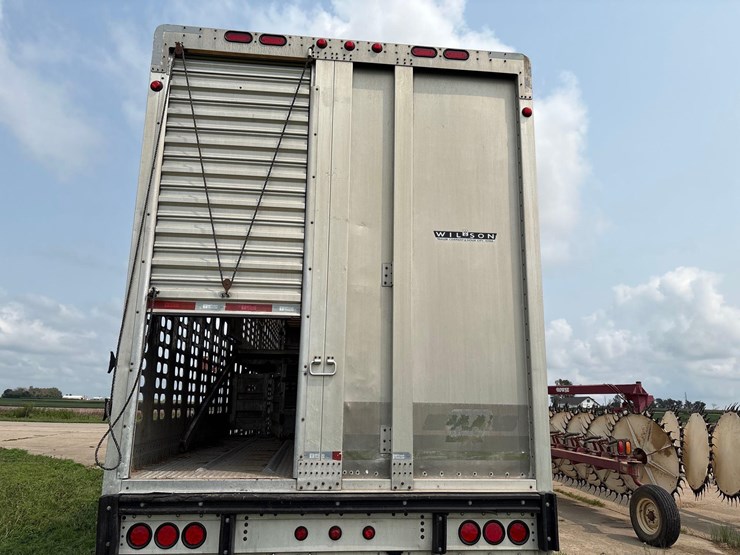 2014-wilson-livestock-trailer-image-61