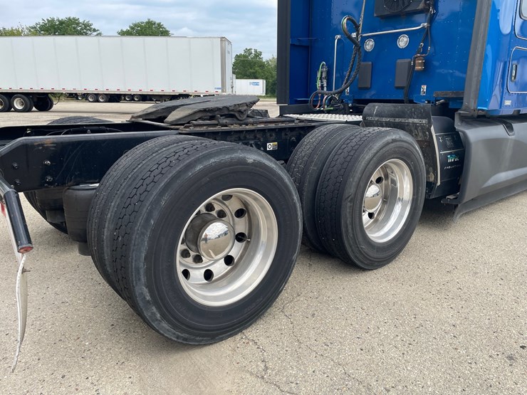 2022-kenworth-t680-image-18