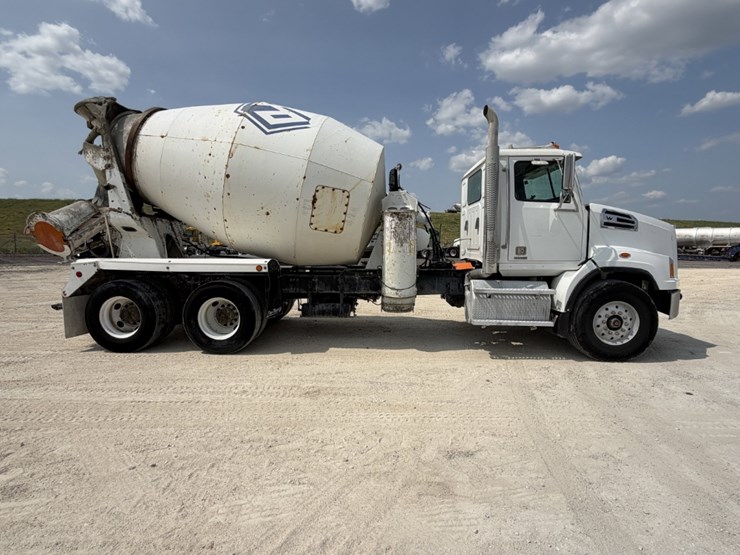 2022-western-star-4700-image-4