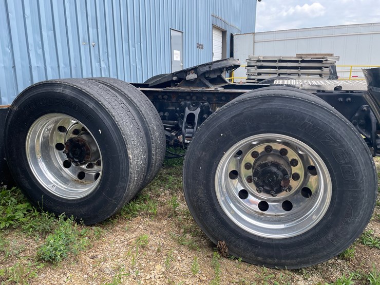2020-peterbilt-567-image-7