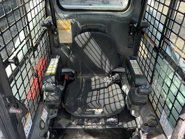 2023-bobcat-t770-image-22