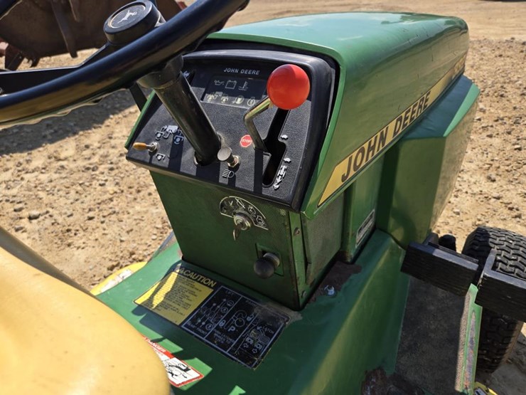 john-deere-332-image-7
