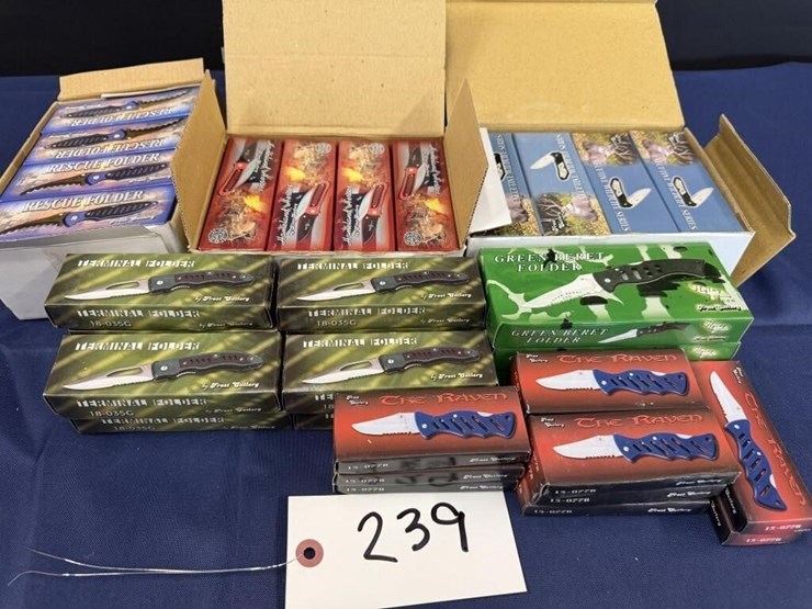 a2--assorted-pocket-knives-image-1