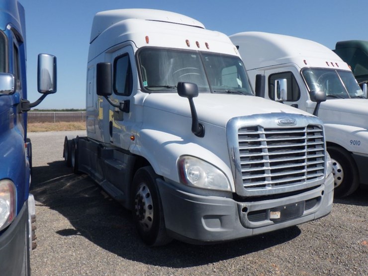 2015-freightliner-cascadia-125-image-3